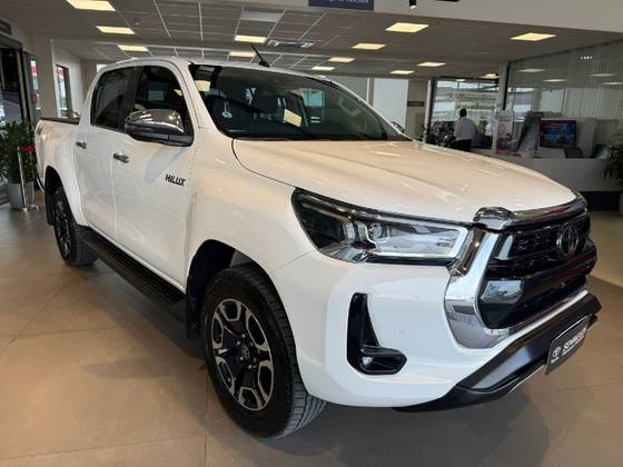 TOYOTA HILUX 2.8 D-4D TURBO DIESEL CD SRX 4X4 AUTOMÁTICO